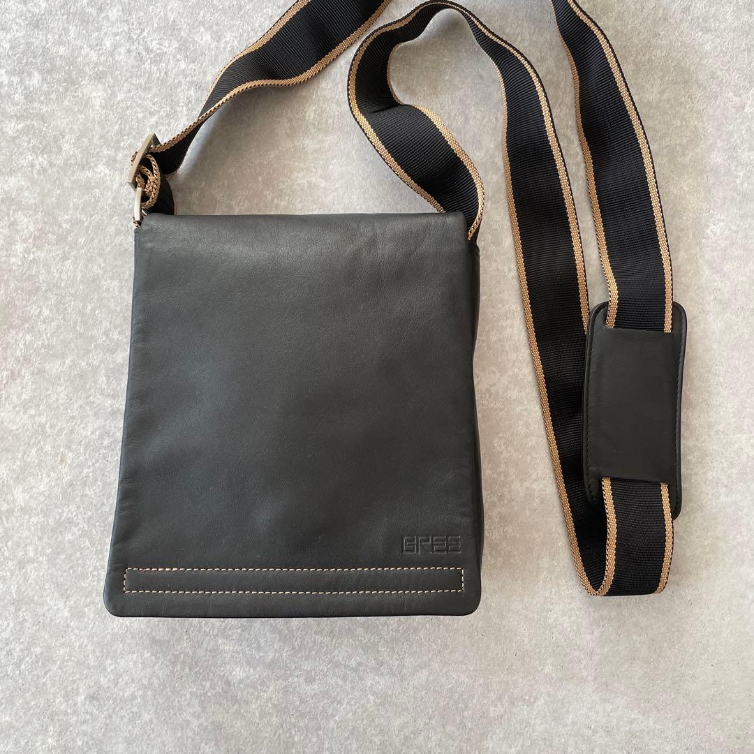 美品 ブリー BREE フラップショルダーバッグ ブラック