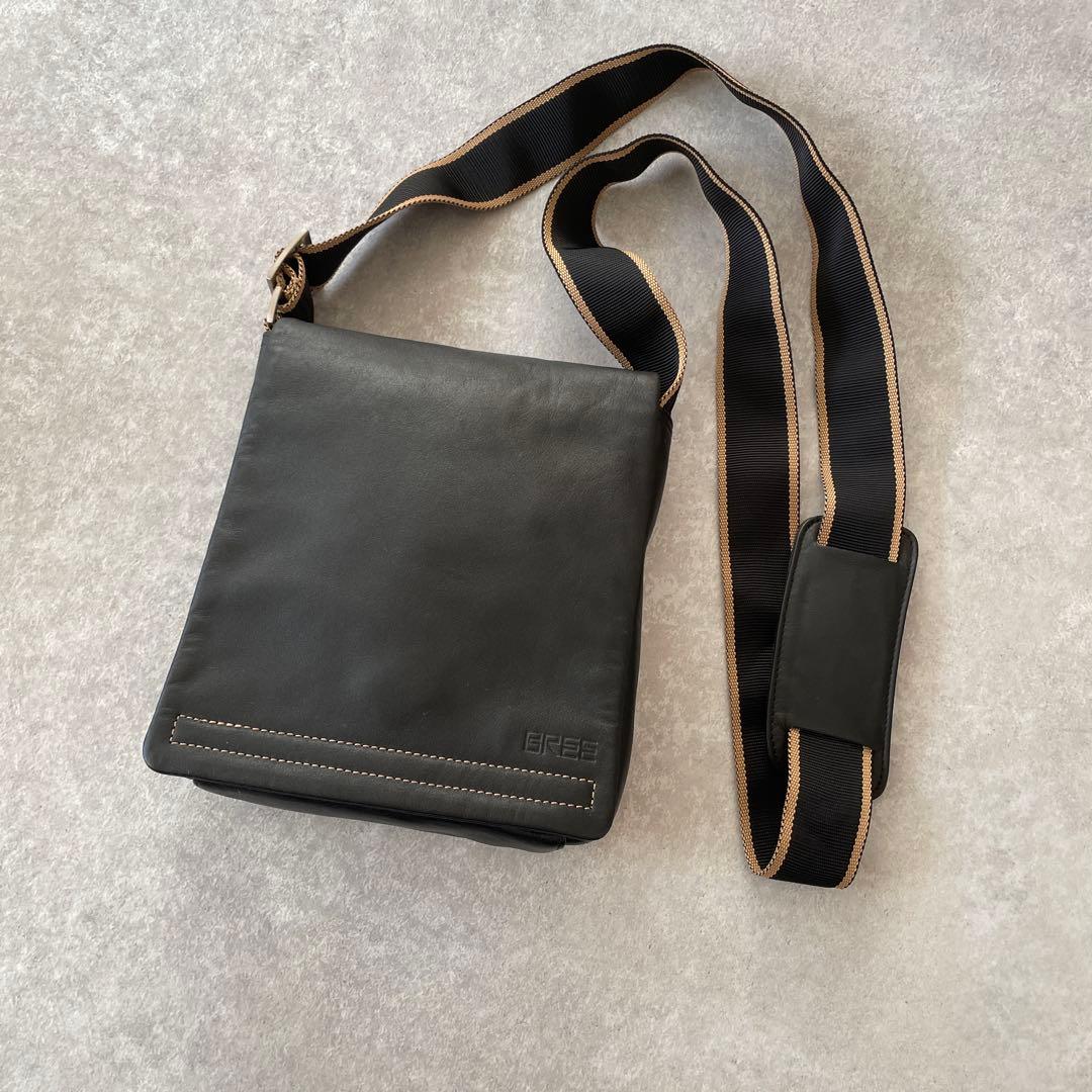 美品 ブリー BREE フラップショルダーバッグ ブラック