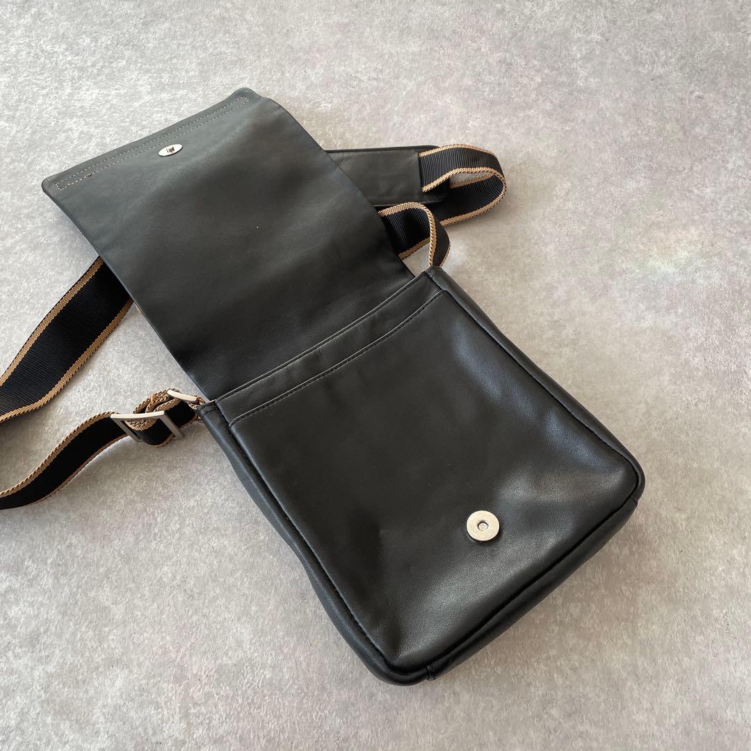 美品 ブリー BREE フラップショルダーバッグ ブラック