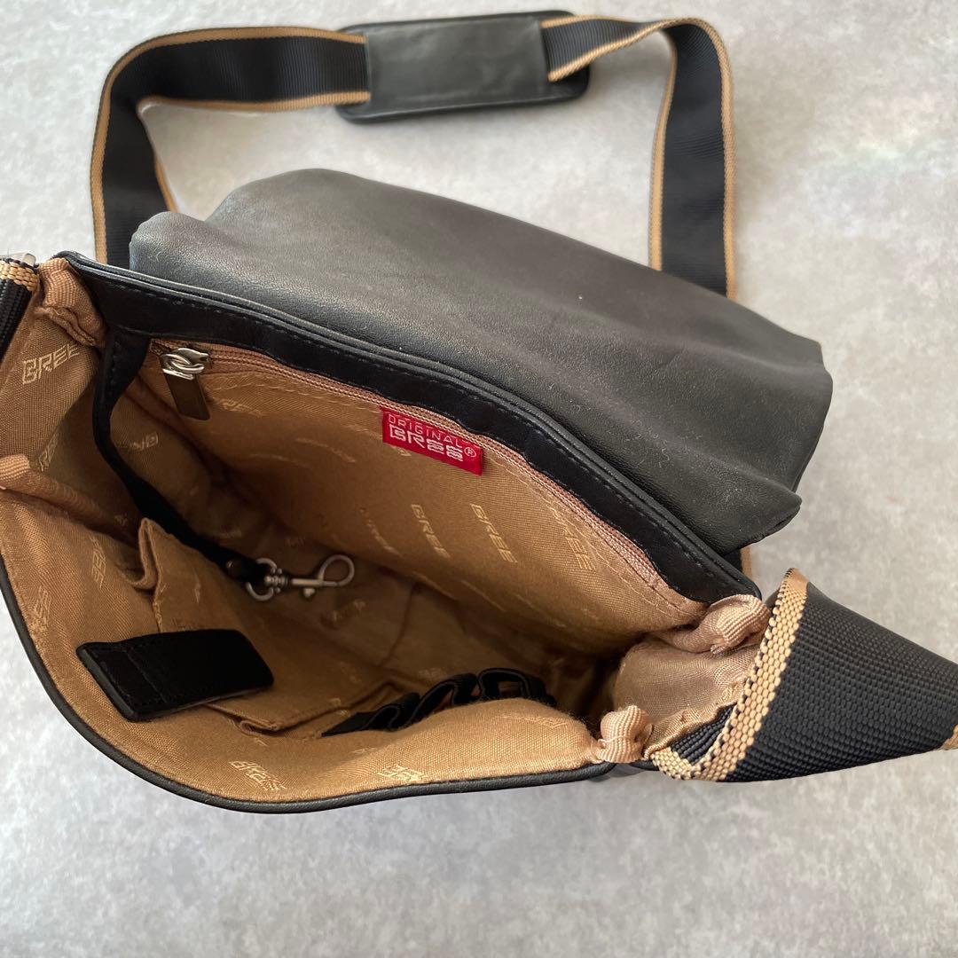 美品 ブリー BREE フラップショルダーバッグ ブラック