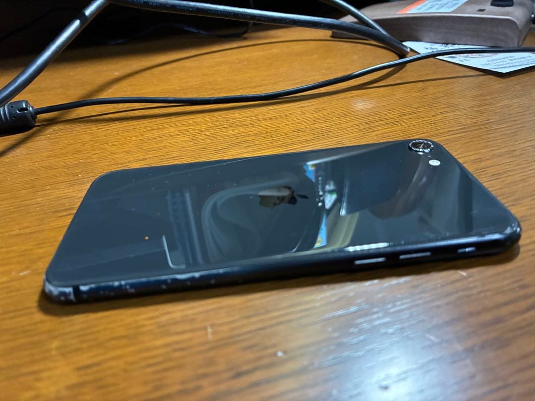 iPhoneSE(第二世代)ブラック 本体 SIMフリー　傷あり
