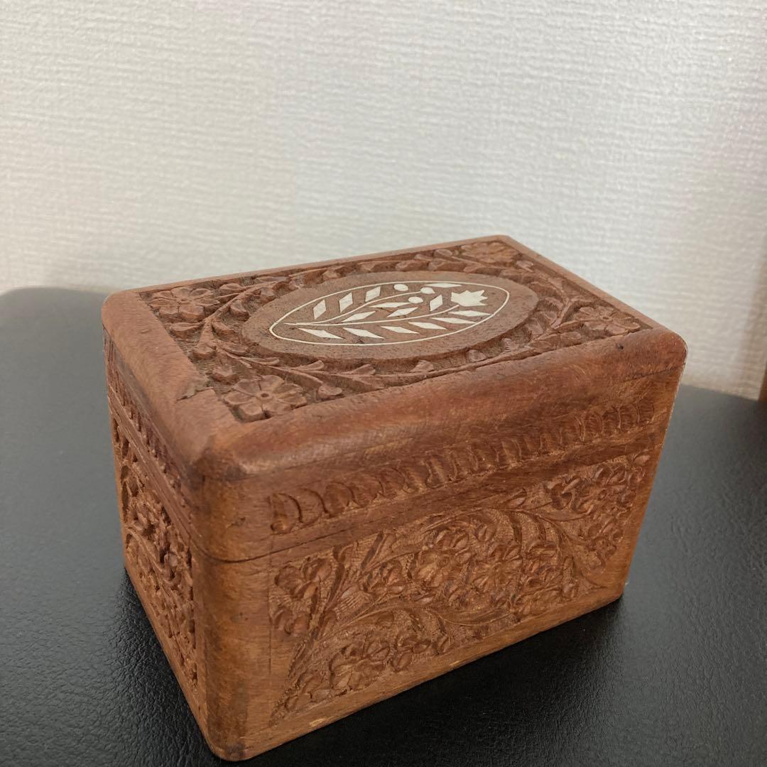 木製彫刻箱　カードケース　アンティーク　ヴィンテージ
