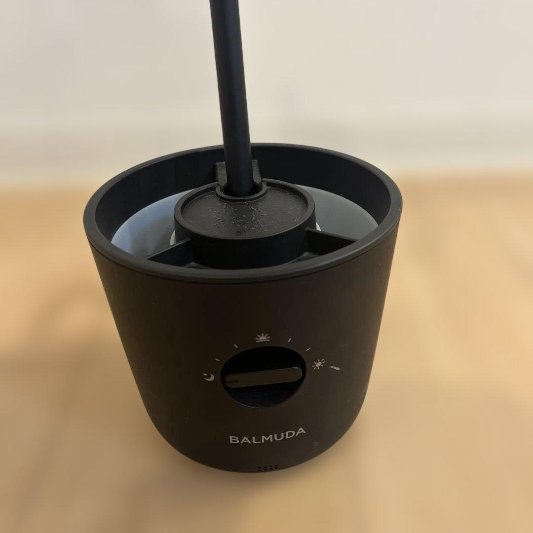 バルミューダ　デスクライト