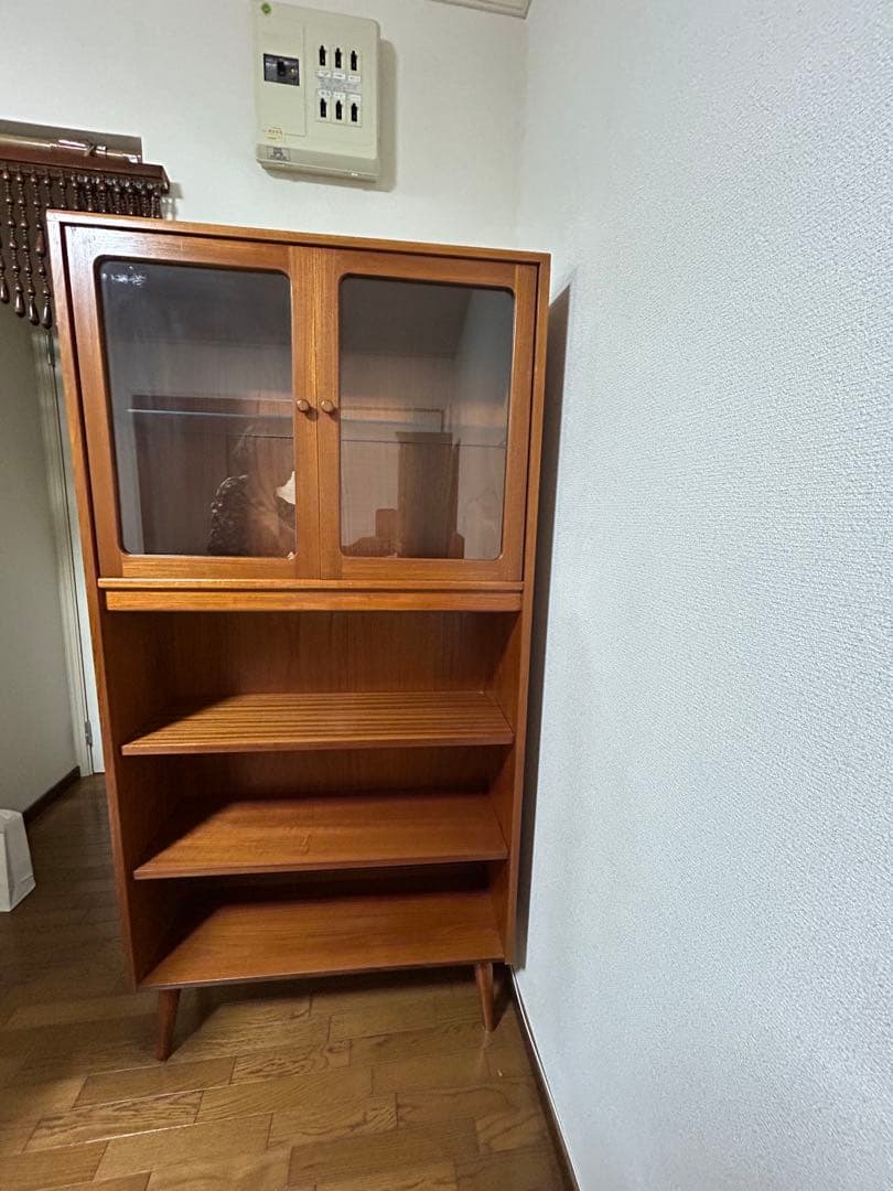 北欧　ミッドセンチュリーデザイン　食器棚　本棚　飾り棚