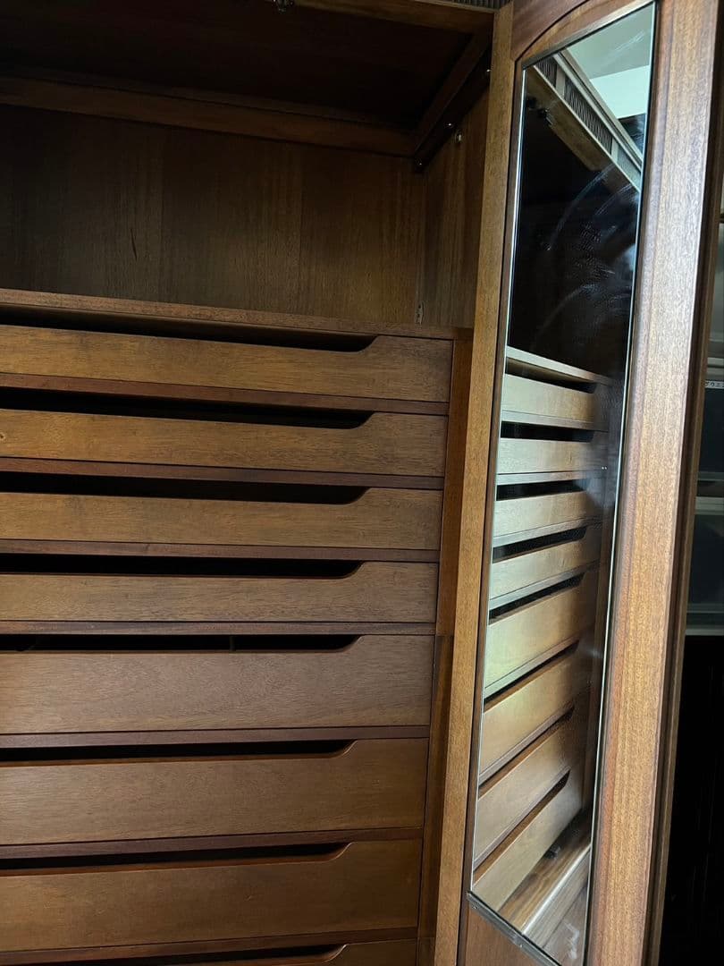 ドレクセル　ワードローブ