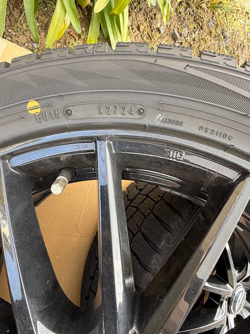 DUNLOP 225/50R18 スタッドレスタイヤホイールセット