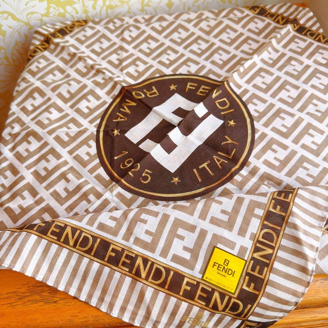新品FENDI フェンディ　ロゴ入り総柄　ハンカチ　ピンク　ベージュ2枚セット