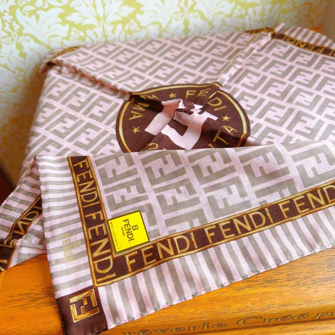 新品FENDI フェンディ　ロゴ入り総柄　ハンカチ　ピンク　ベージュ2枚セット