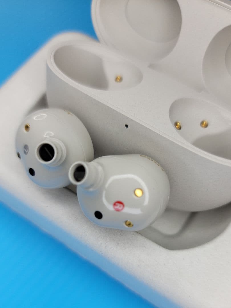 【美品】SONY WF-1000XM5（S）プラチナシルバー