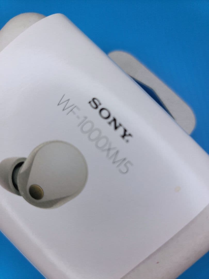 【美品】SONY WF-1000XM5（S）プラチナシルバー