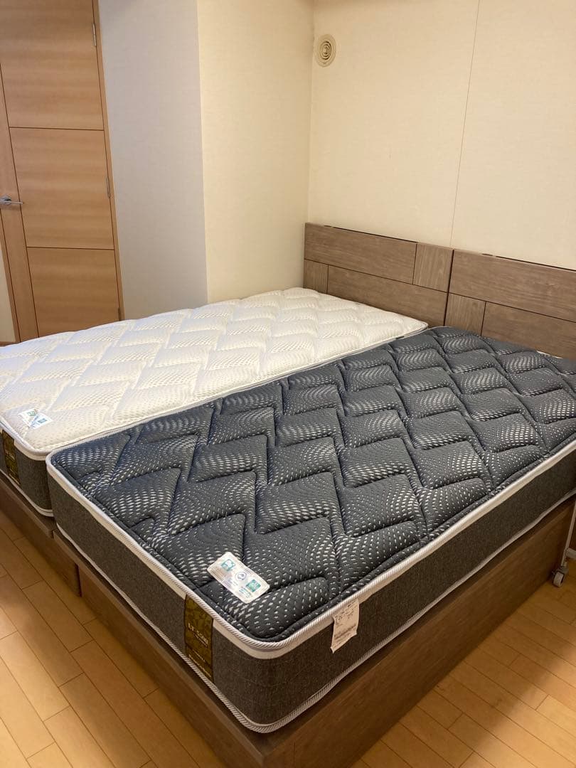 シングルベッドフレーム 跳ね上げ式収納付き（マットレス　ハード付）1セット