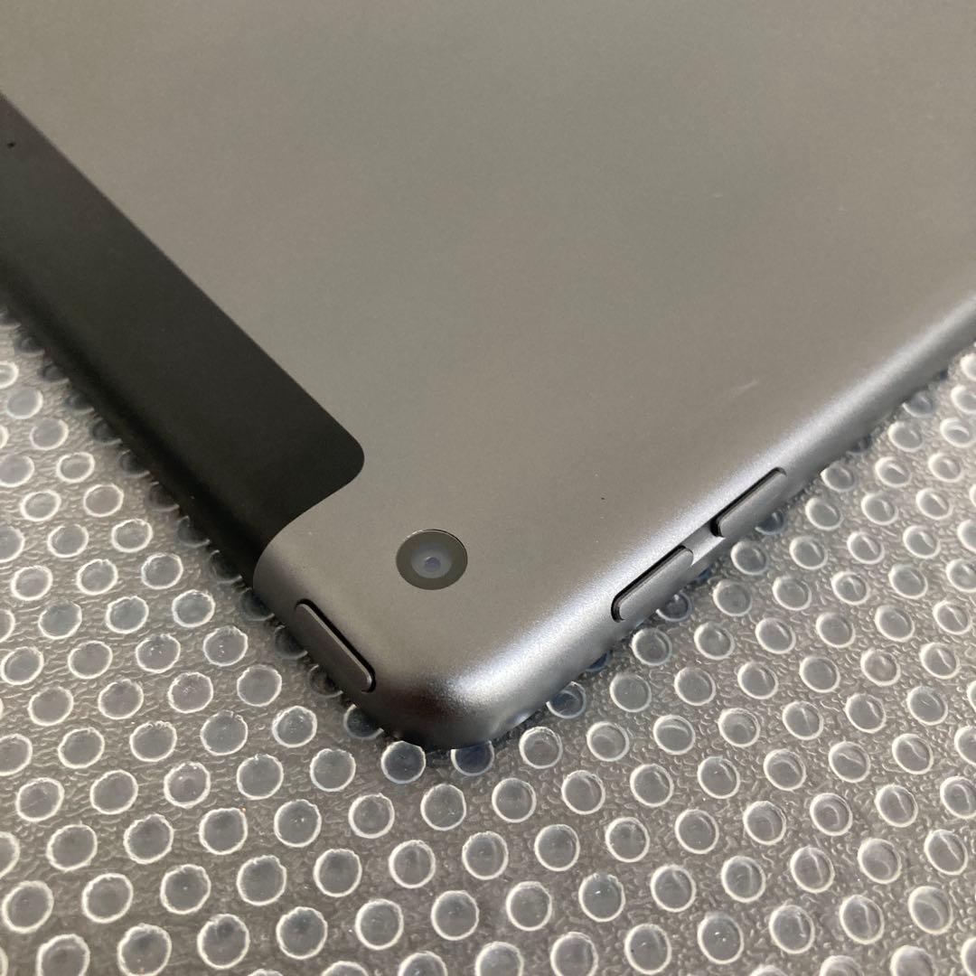 3565 外観美品☆電池ほぼ新品☆iPad8 第8世代 32GB SIMフリー☆