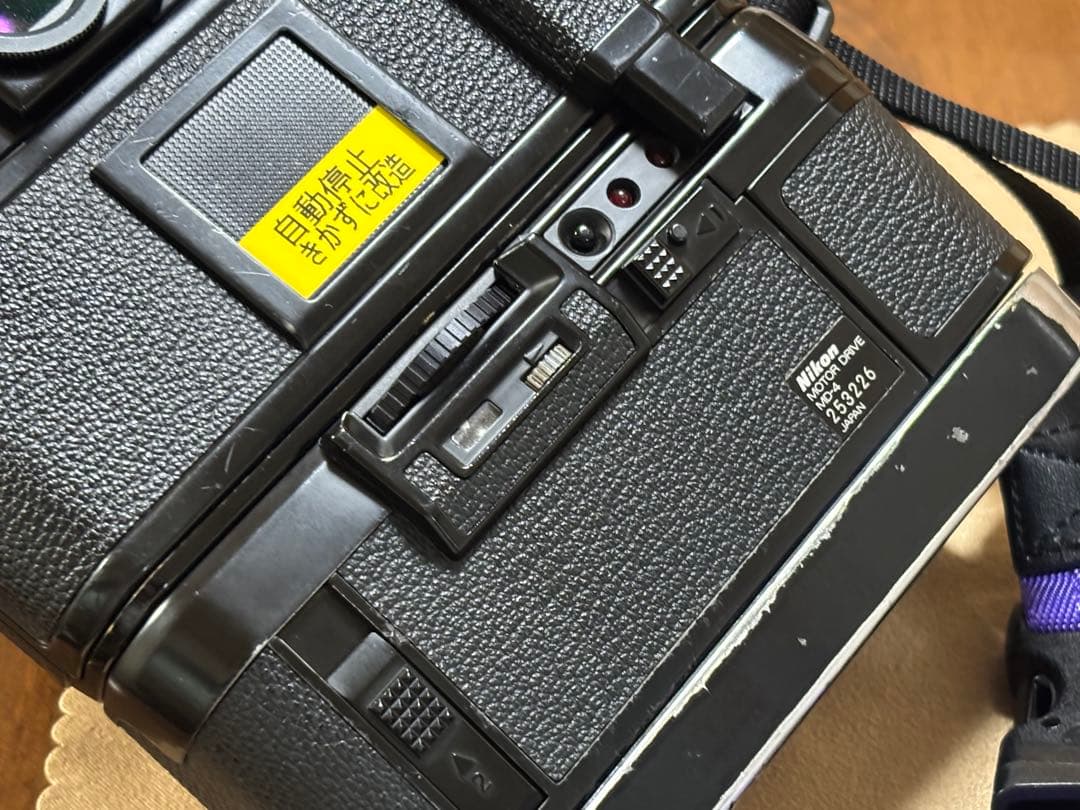 Nikon F3 P報道用カメラ、予備モードラ付き