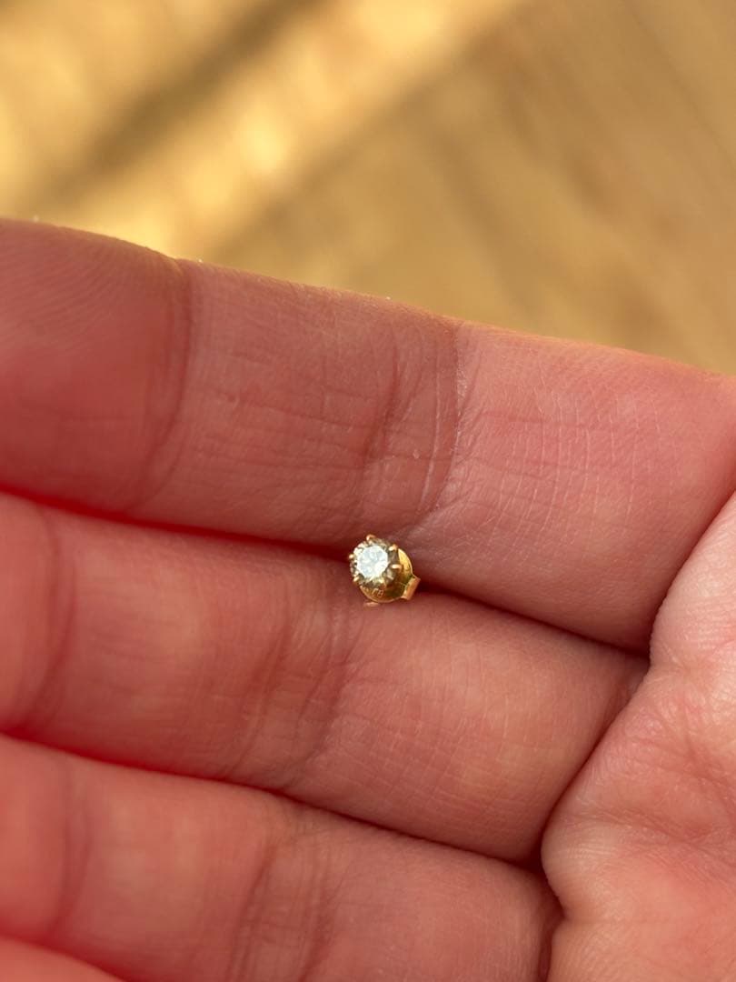 レイジースーザン k18yg 金　一粒ダイヤモンド　ソリティアソリテール　ピアス