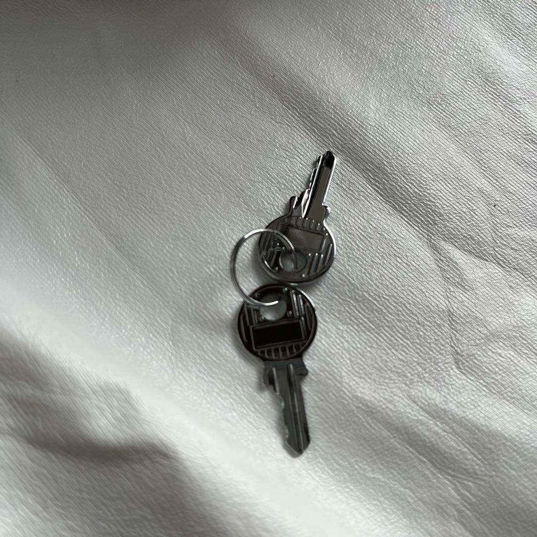 【美品】楽天 4Uキューブバッグ ｍｍ　本革　シルバーカデナ　グレージュ