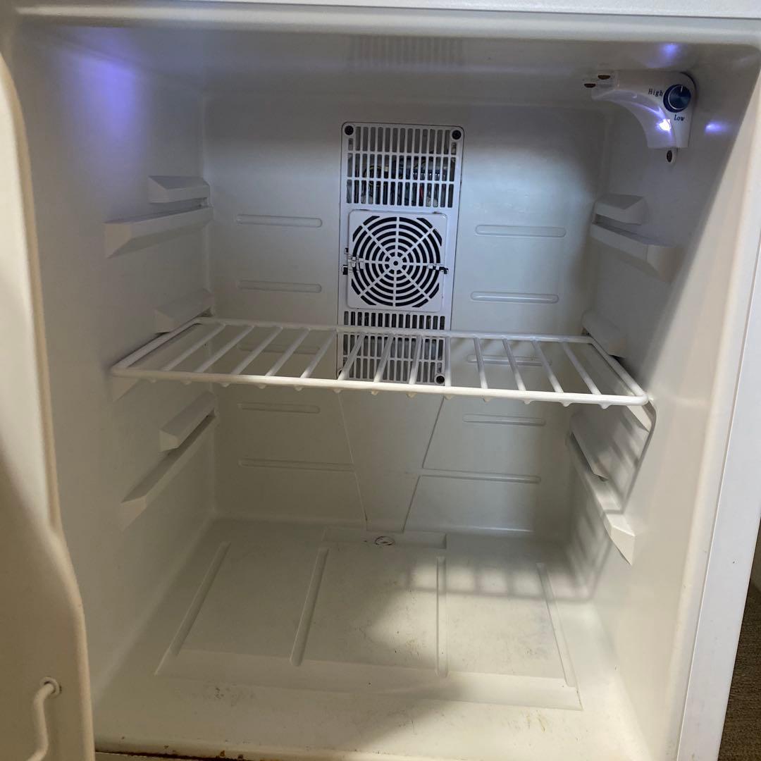 ジャンク 35リットル型小型冷蔵庫 Peltism Proシリーズ ホワイト