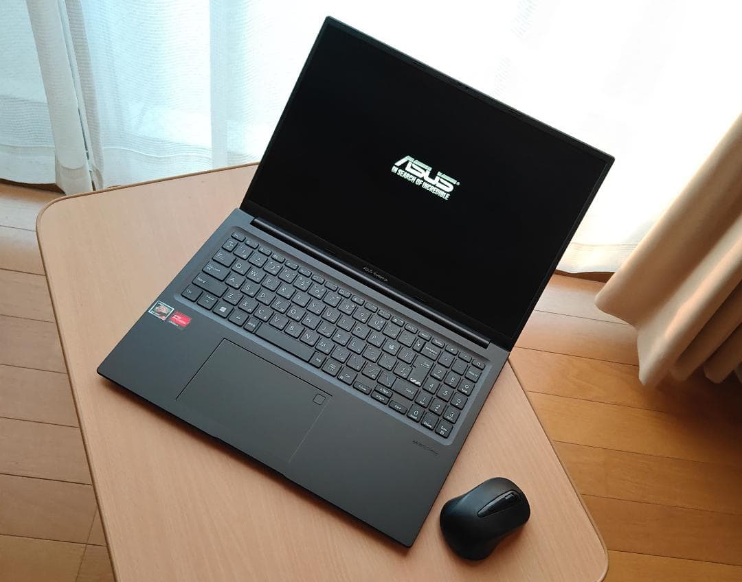 Asus Vivobook 2025年製