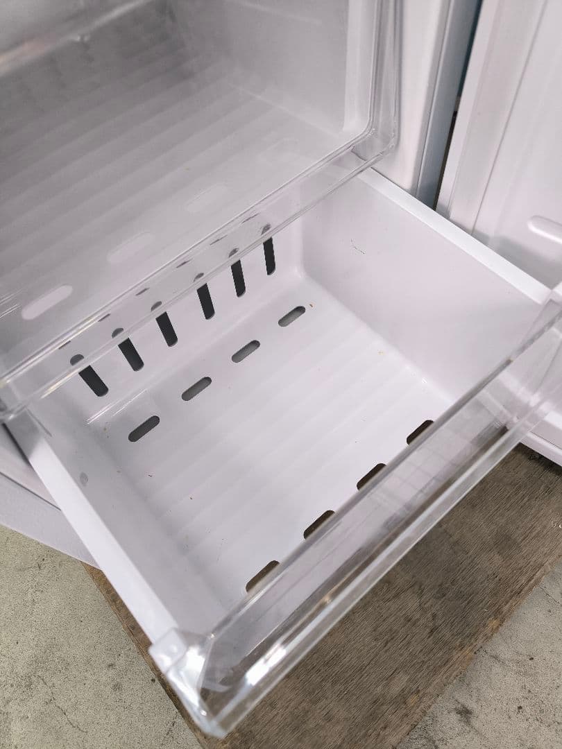 2022年製　アイリスオーヤマ　 スリム冷凍庫80L 　KUSN-8A-W