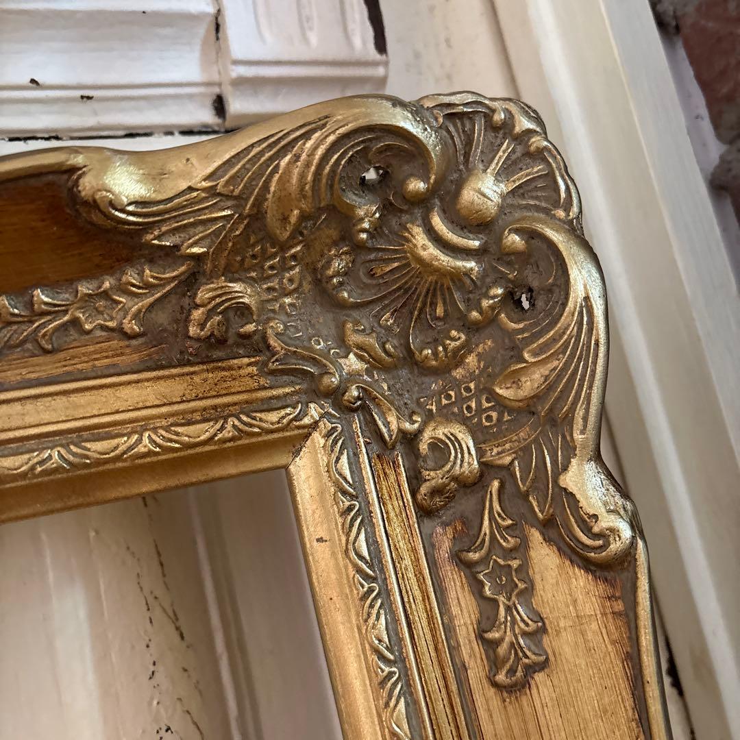 大きな額縁です。フレーム　アンティーク