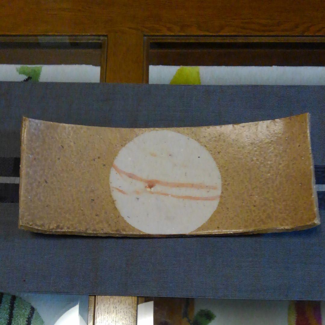 重量感のある　脚つき長方皿　備前焼