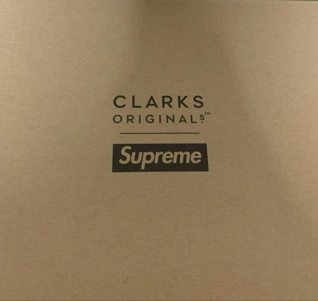 靴 supreme clarks