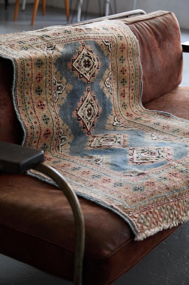 ヴィンテージラグ　トライバルラグ　パキスタン産（113×78cm）青　ベージュ