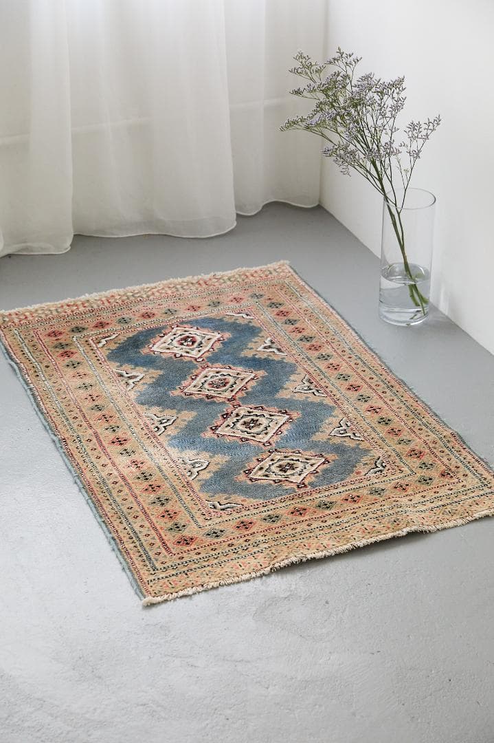 ヴィンテージラグ　トライバルラグ　パキスタン産（113×78cm）青　ベージュ