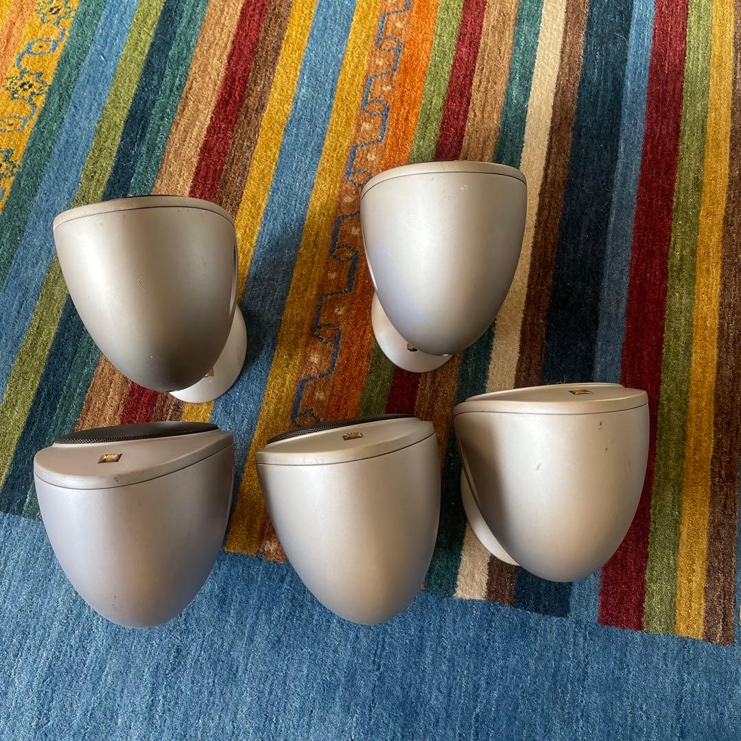 KEF サラウンドスピーカー シルバー