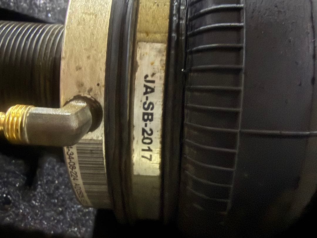 NISSAN DBA-YV37用 AIR FORCE エアサスペンション