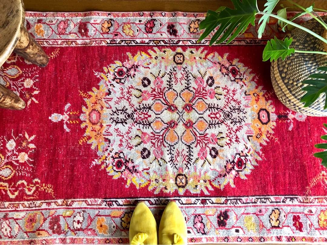 ✧憧れのギュネイ/red✧1970年代 トルコ・ヴィンテージラグ トライバルラグ