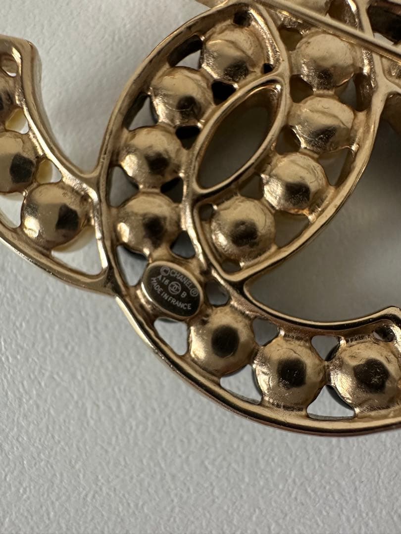 CHANEL パールブローチ 黒・白