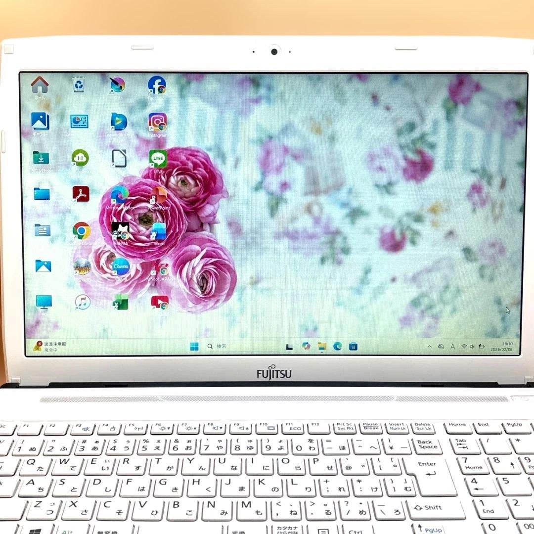 極美品！高性能i7&16GB 大画面薄型ノートパソコンカメラ付Windows11