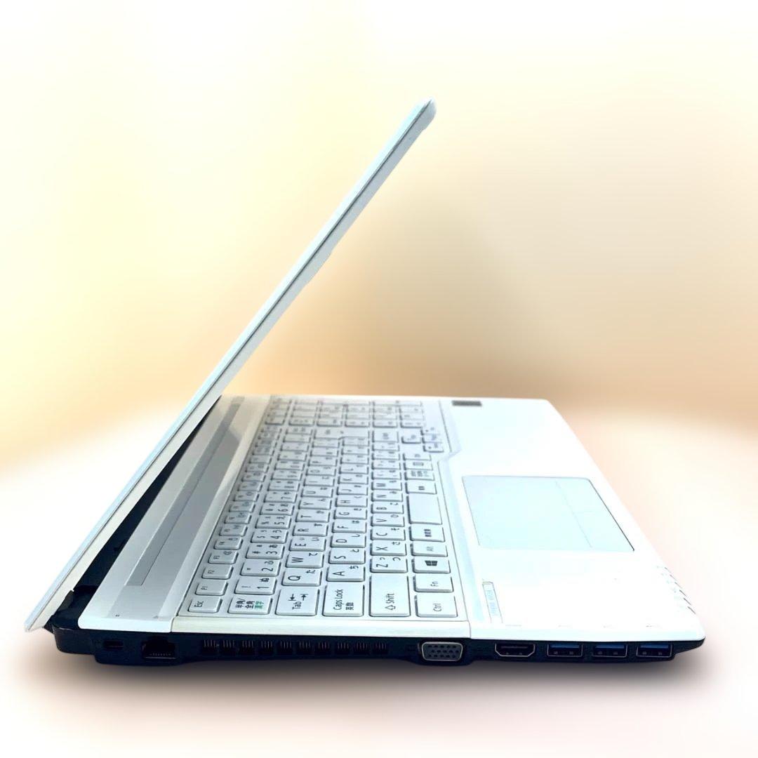 極美品！高性能i7&16GB 大画面薄型ノートパソコンカメラ付Windows11