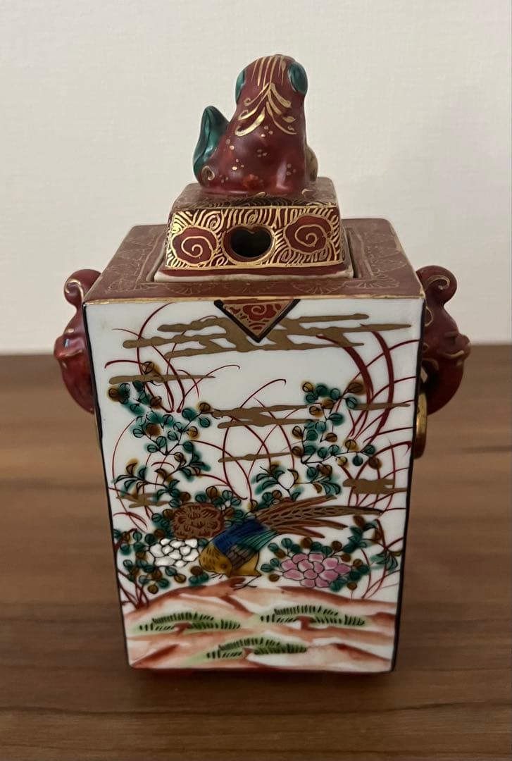 九谷焼 九谷庄三 赤絵獅子摘み角香炉 箱付き
