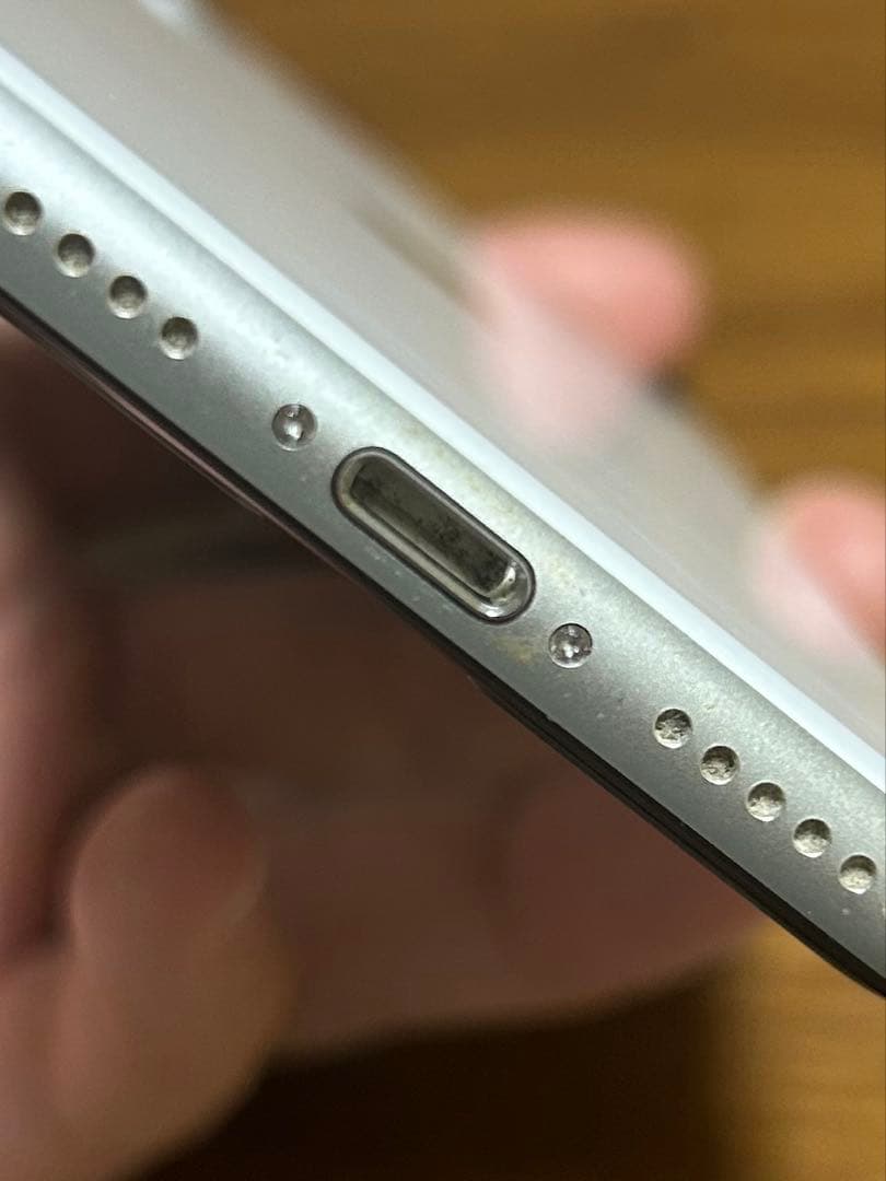 Apple iPhone SE (第2世代) ホワイト 最大容量87％