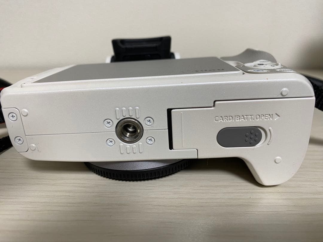 Canon ミラーレス一眼 EOSkissM トリプルレンズセット ホワイト