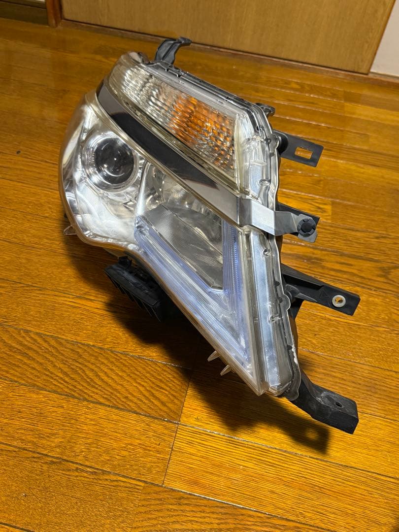 Nissan セレナC26 ヘッドライト　後期