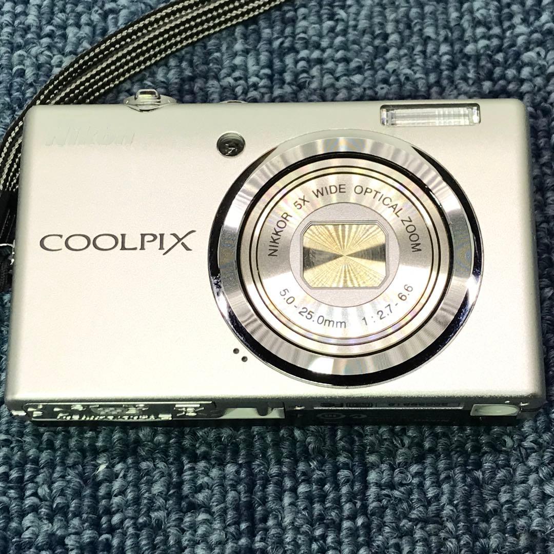 美品Nikon COOLPIX S570 シルバー