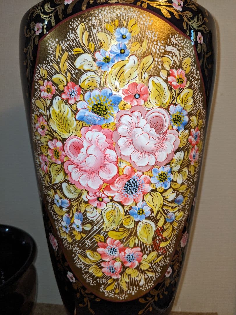 ヴァッレドーロパッチ台座付花瓶　陶器製