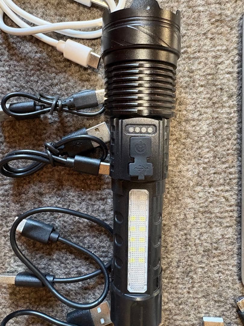 iPad本体とJBLスピーカー、イヤフォンセット