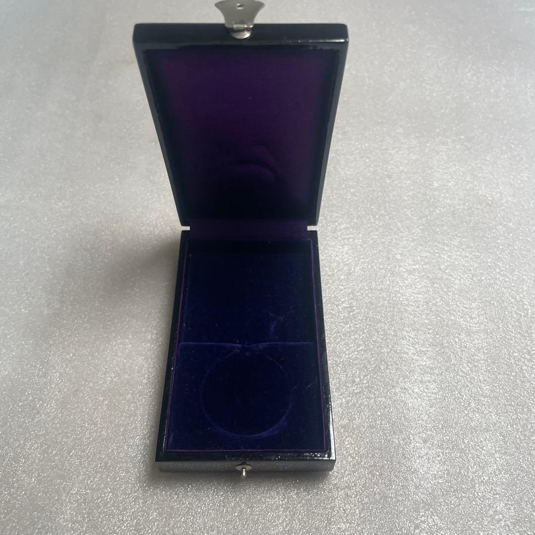 【美品・付属品完備】日本赤十字社 特別社員章 銀色 記章 勲章 漆塗り箱入