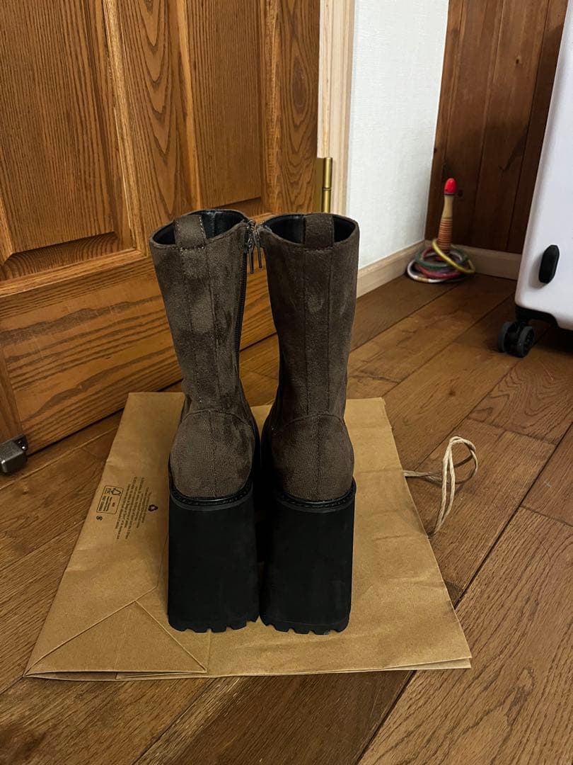 ブラウン M ボリューム チャンキーソール ミドルブーツ SLY