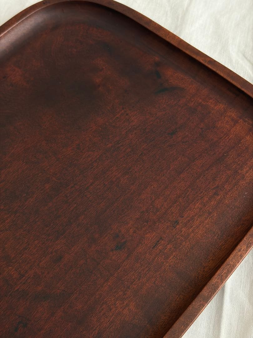 いい木味の木地盆 木製 角盆 膳 お盆 無垢材 桜文様彫刻 古道具 古民具 酒器