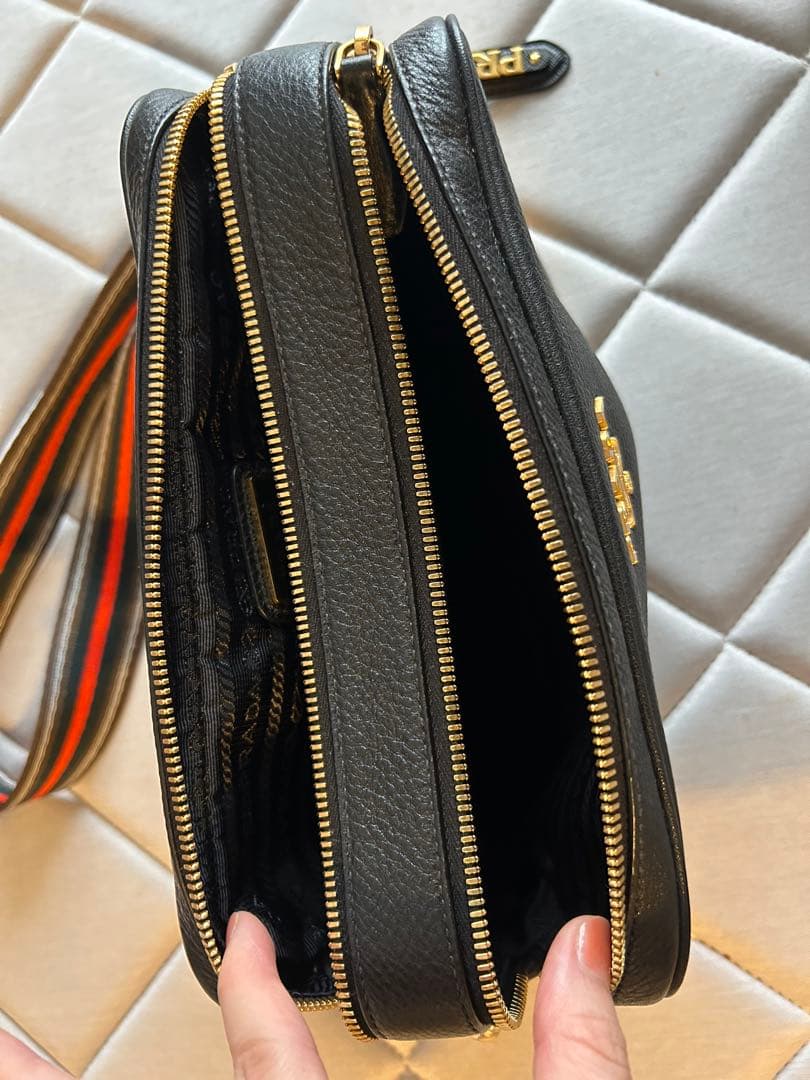 プラダ　ポシェット　バック　美品