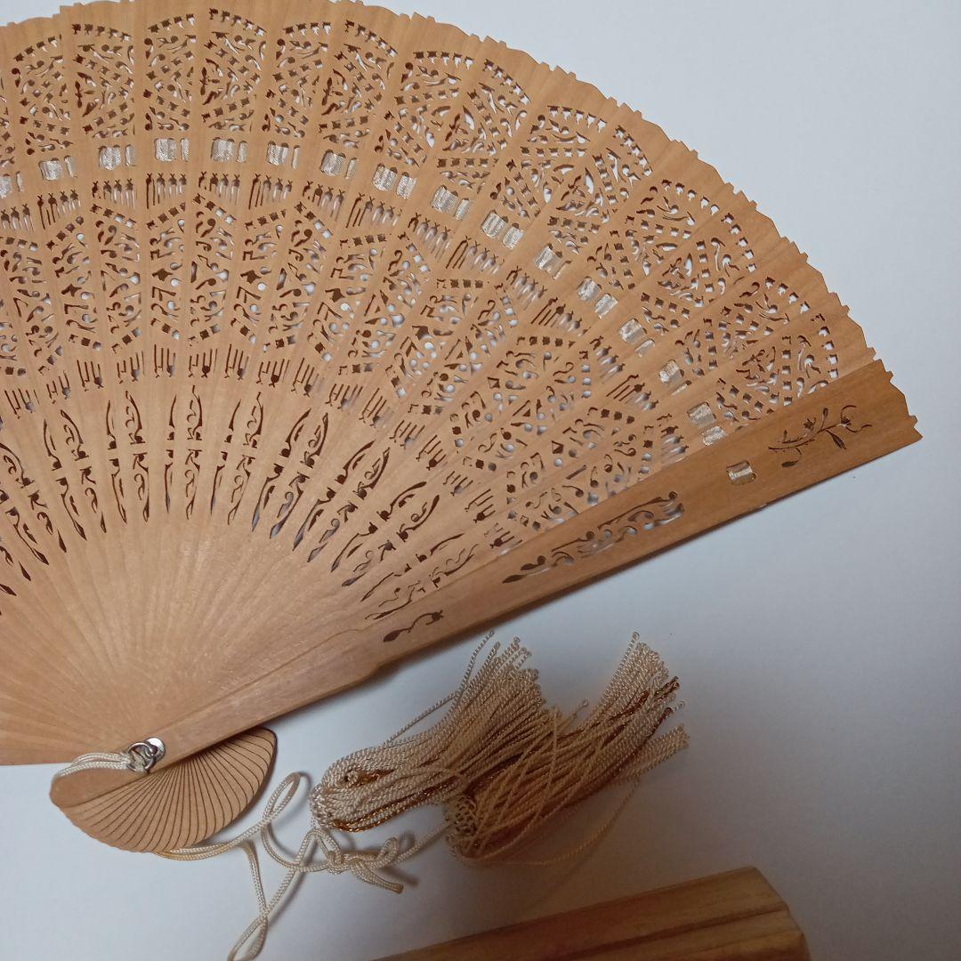 【宮脇賣扇庵】透かし彫り 白檀扇 扇子　日本舞踊　おしゃれ　綺麗　上品　格安