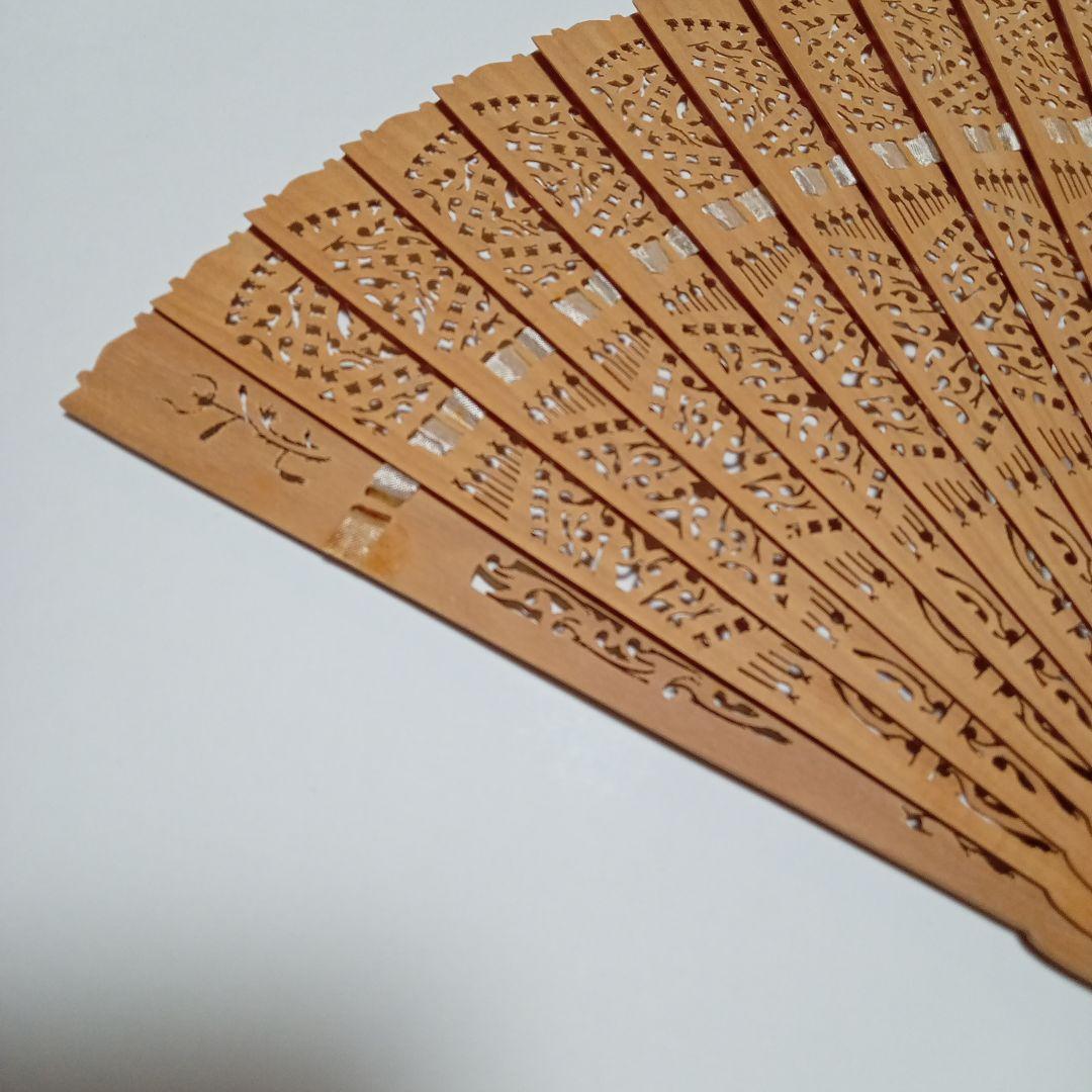 【宮脇賣扇庵】透かし彫り 白檀扇 扇子　日本舞踊　おしゃれ　綺麗　上品　格安