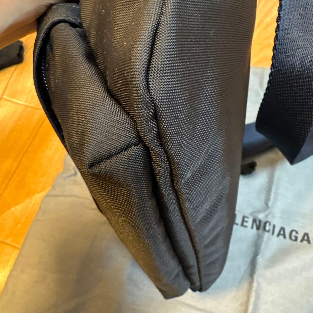 バレンシアガ　ボディバッグ　BALENCIAGA