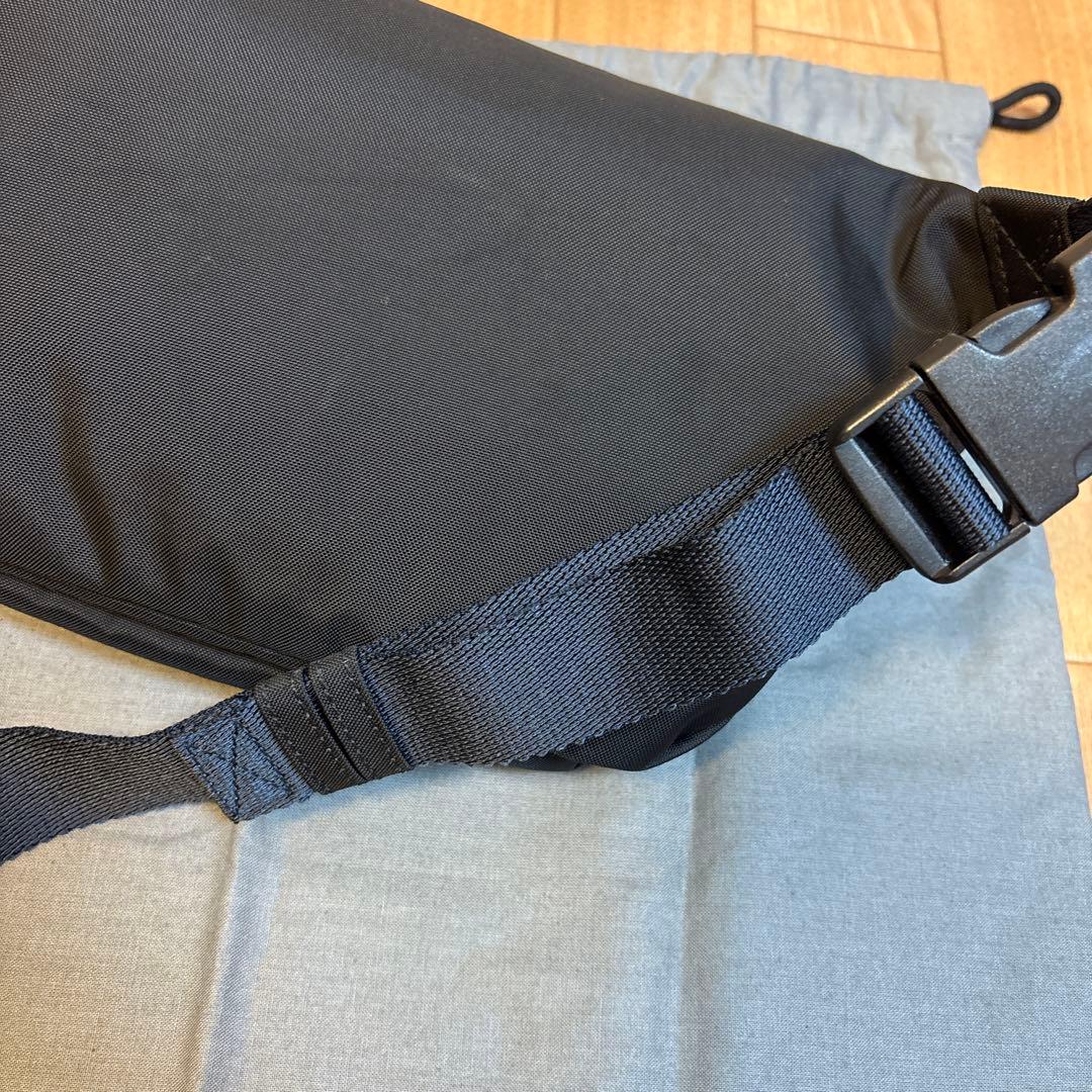 バレンシアガ　ボディバッグ　BALENCIAGA