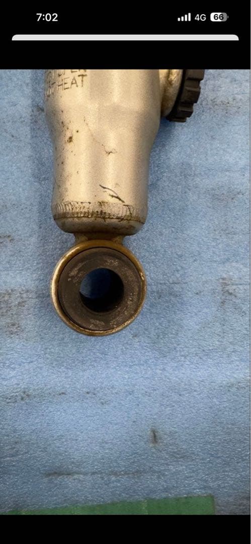 ハイエース200系　ショックアブソーバー　エムテクノ