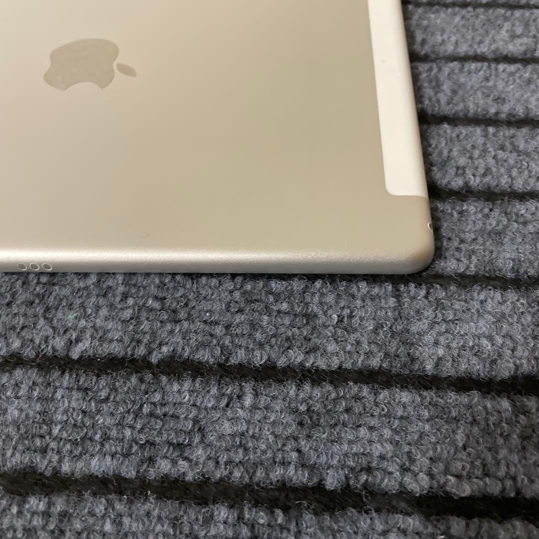 93 iPad 8世代 32GB SIMフリー シルバー